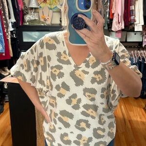 LuLaRoe Gray and Cream Patterned Top